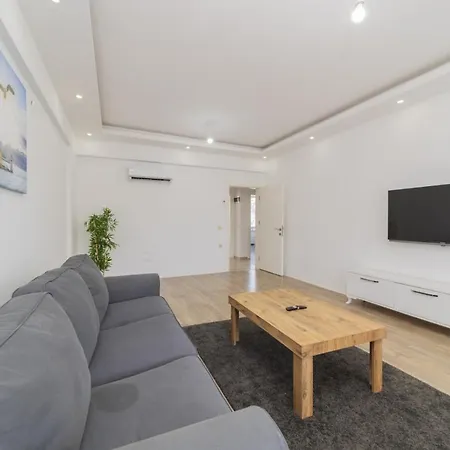 Διαμέρισμα Roomy Flat W Balcony 7 Min To *