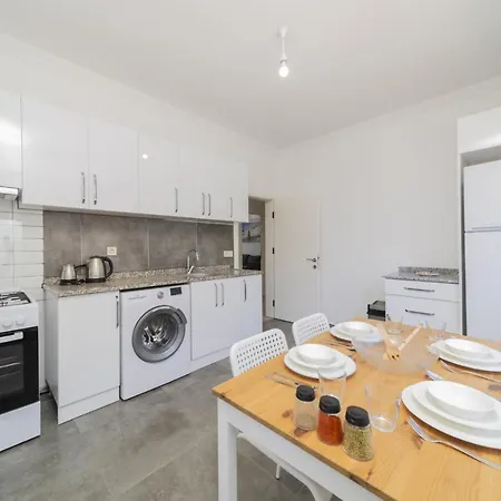 Roomy Flat W Balcony 7 Min To